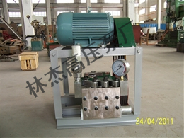 高压清洗泵喷出的射流雾化可降低作业区的空气粉尘浓度